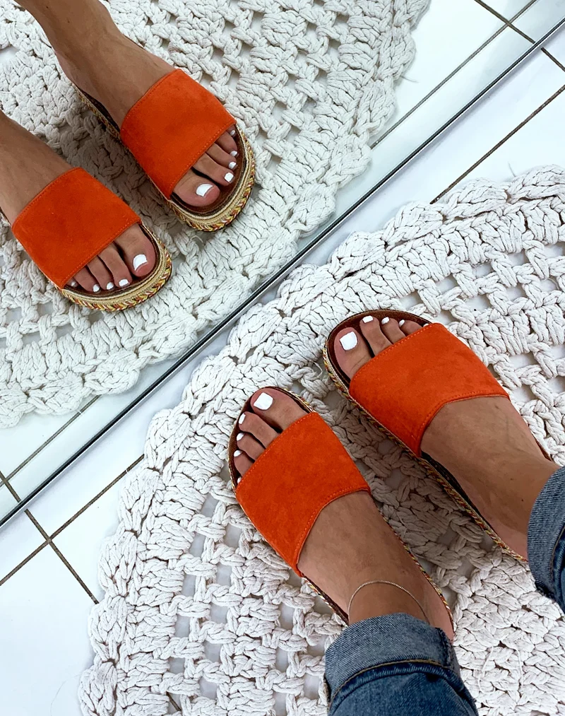 Mules en suédine oranges à plateformes fantaisies