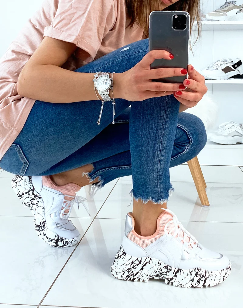 Baskets white-pink avec détails taches peinture sur la semelle