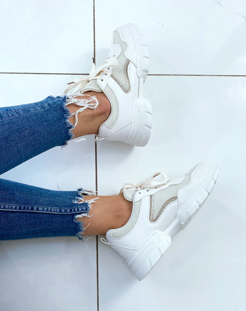 Baskets beiges bi-matières à empiècements dorés