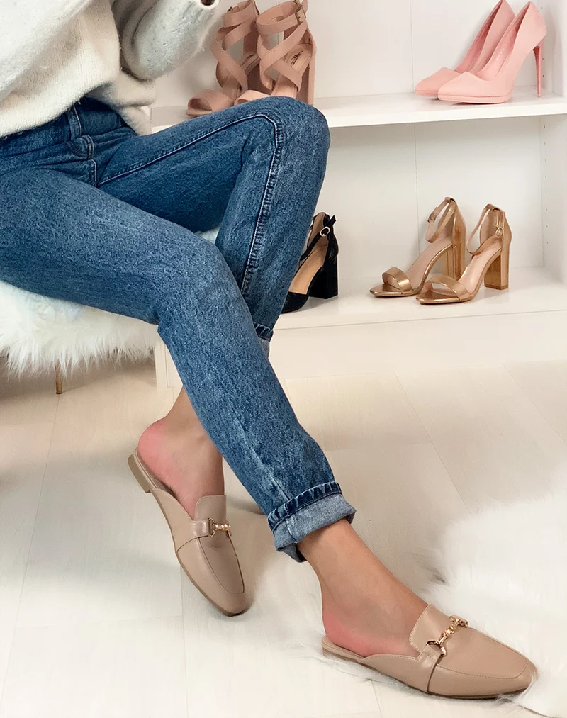 Mocassins en similicuirs beiges ouverts