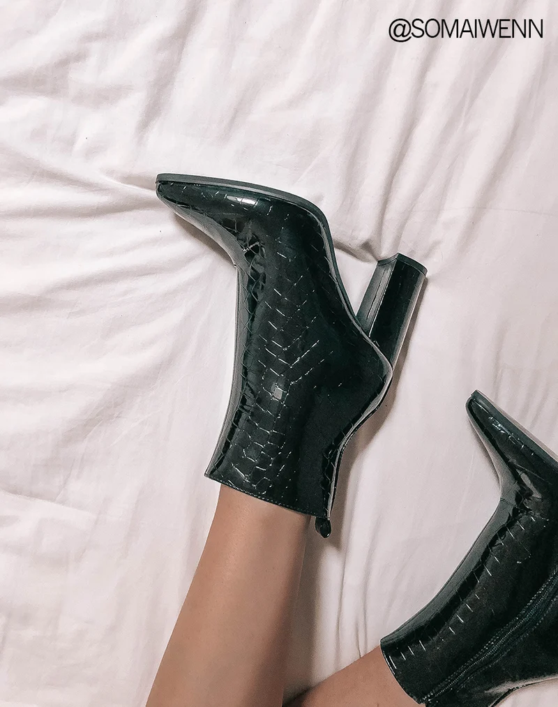 Bottines noires effet croco vernies à bout pointu