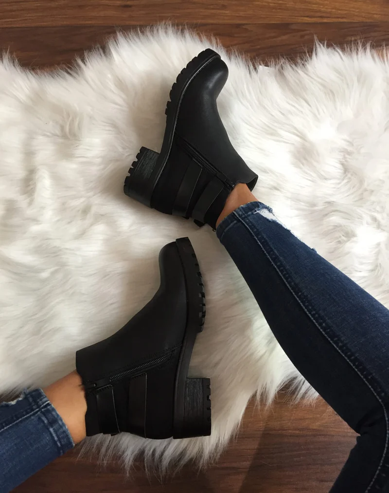 Bottines noires à semelle crantée