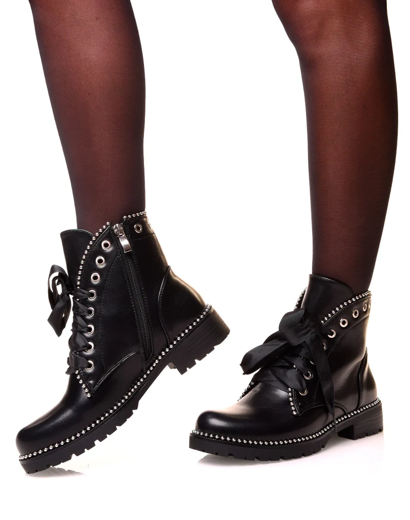Bottines noirs ajouré de clous