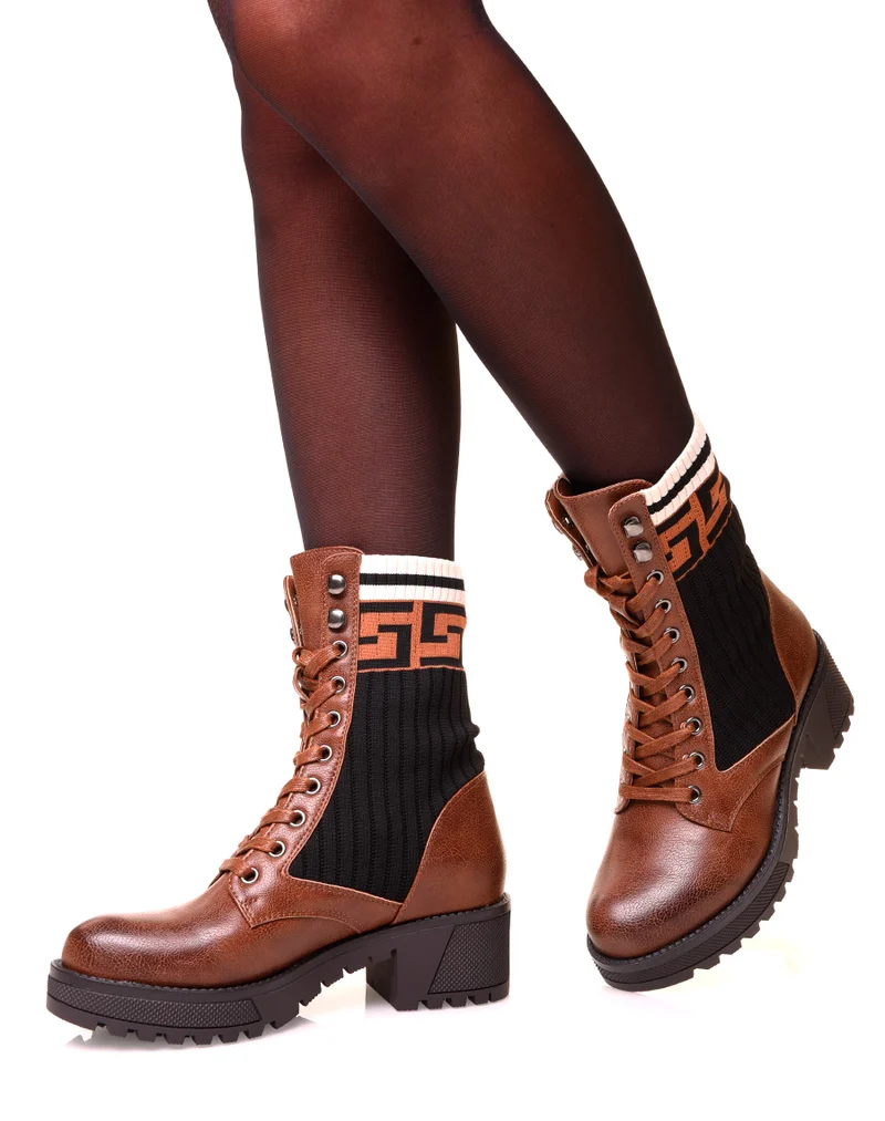 Bottines montantes marron à lacets