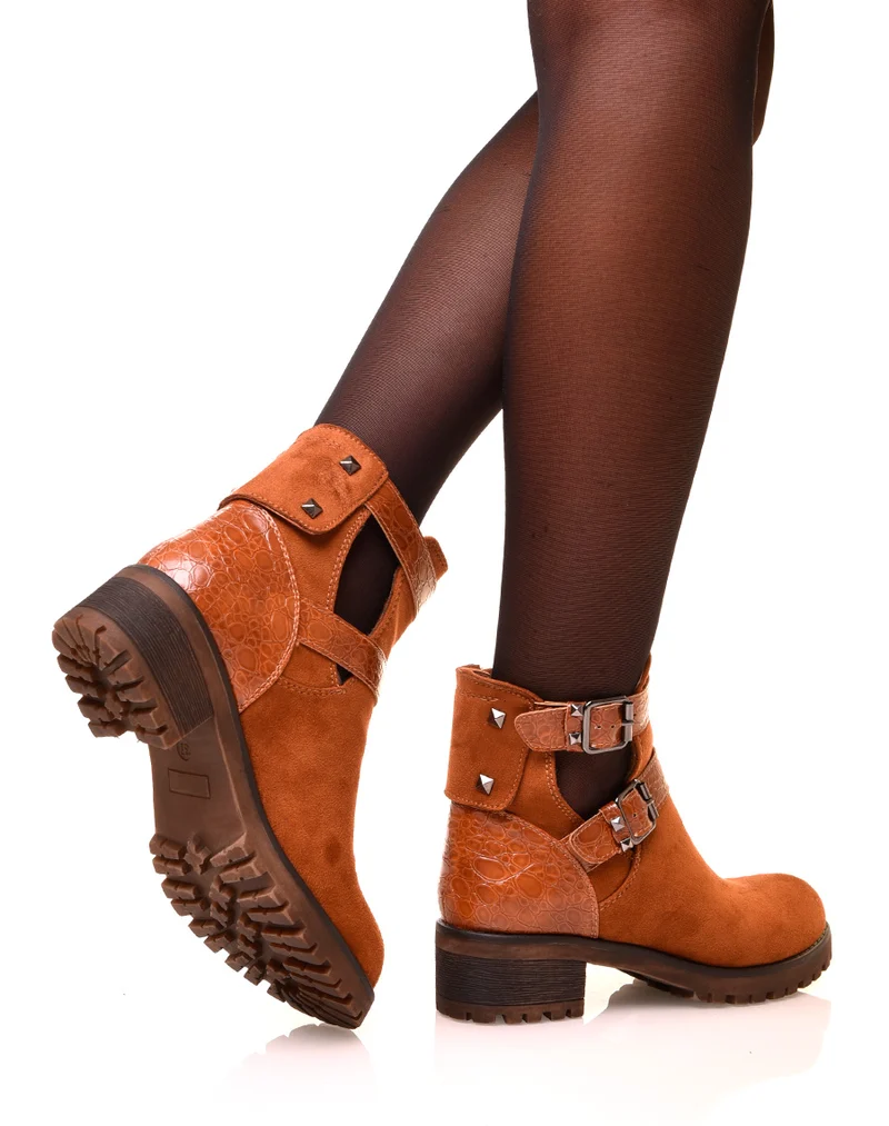 Bottines camelles en suédine crantées à boucles