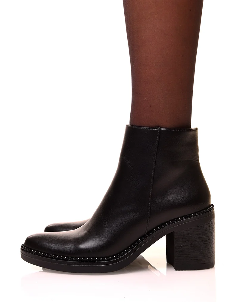 Bottines noires à talons carrés et à bouts pointus