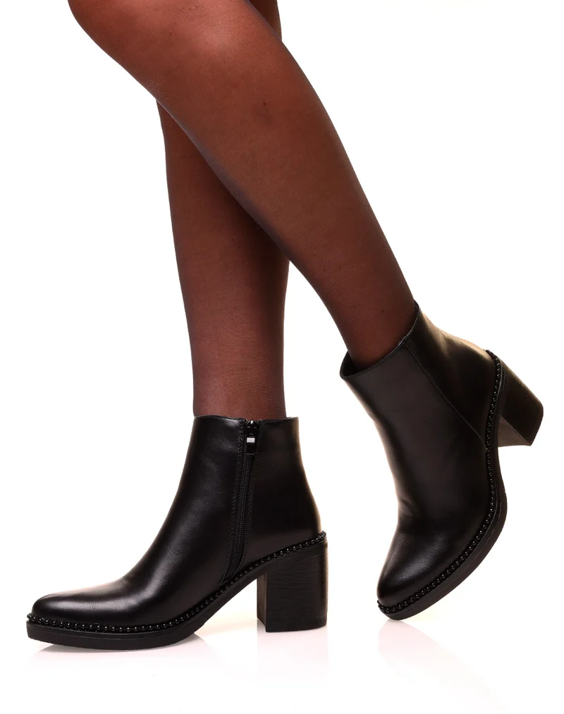 Bottines noires à talons carrés et à bouts pointus