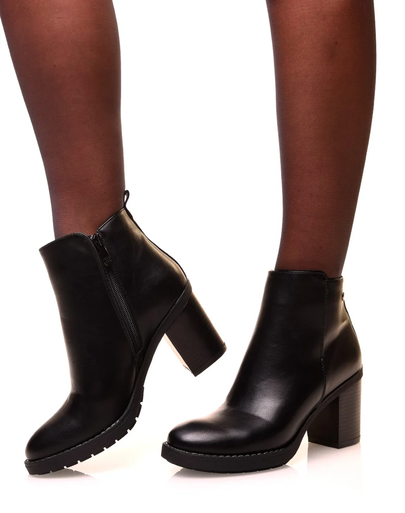 Bottines noires à talons carrés
