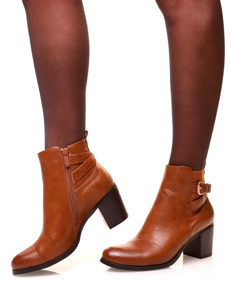Bottines camel à talons carrés et à sangle