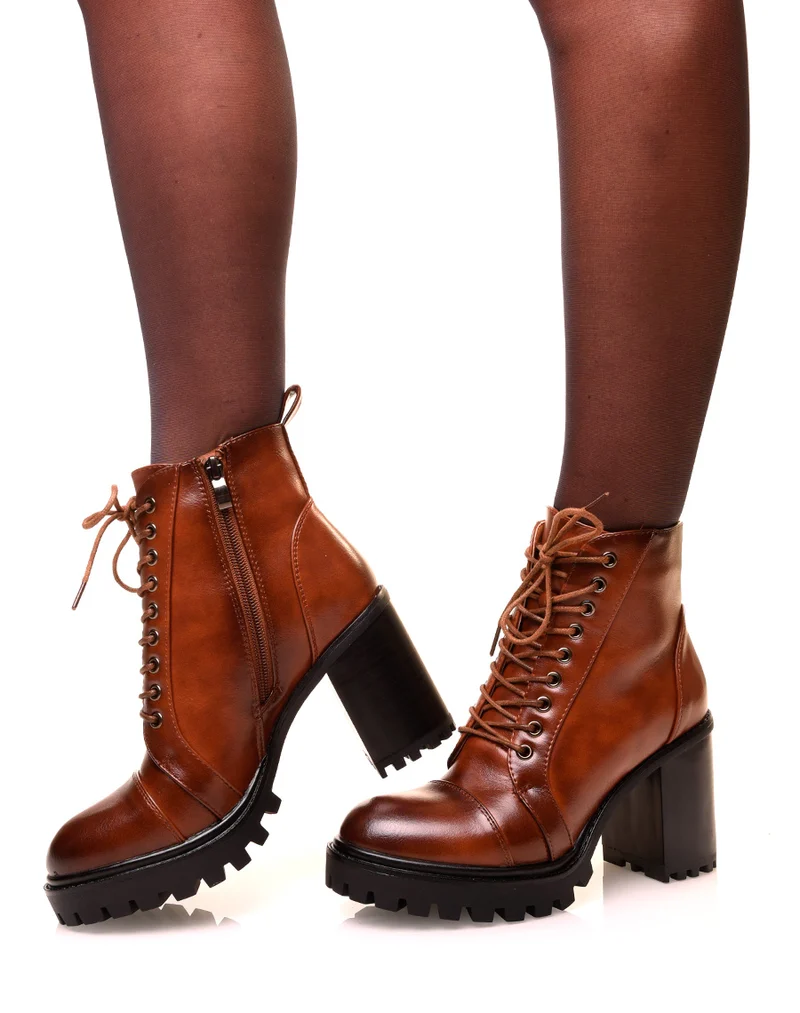 Bottines camel à talons et à lacets