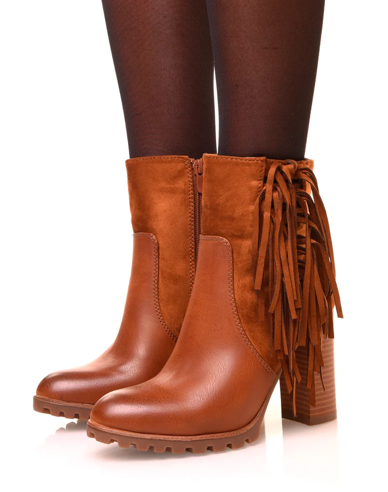 Bottines camelles à franges et talons haut