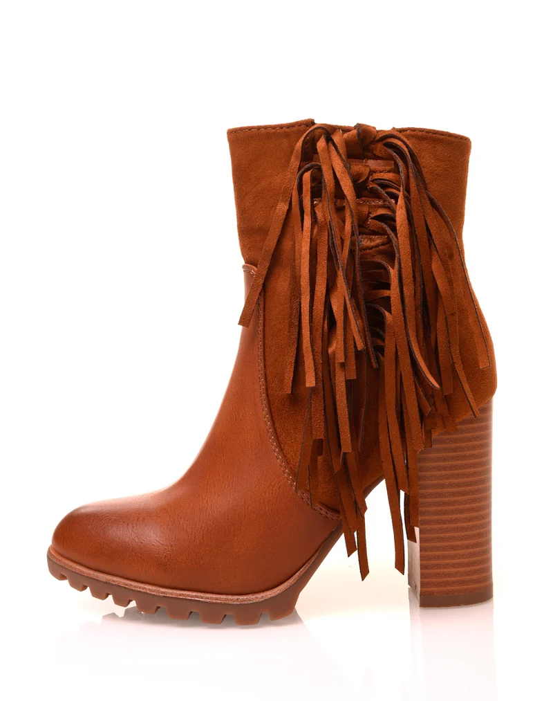 Bottines camelles à franges et talons haut
