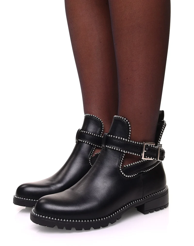 Bottines noires ajourées à sangles perlées