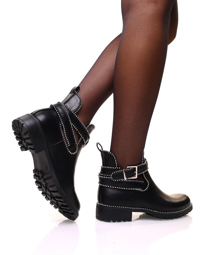 Bottines noires ajourées à sangles perlées