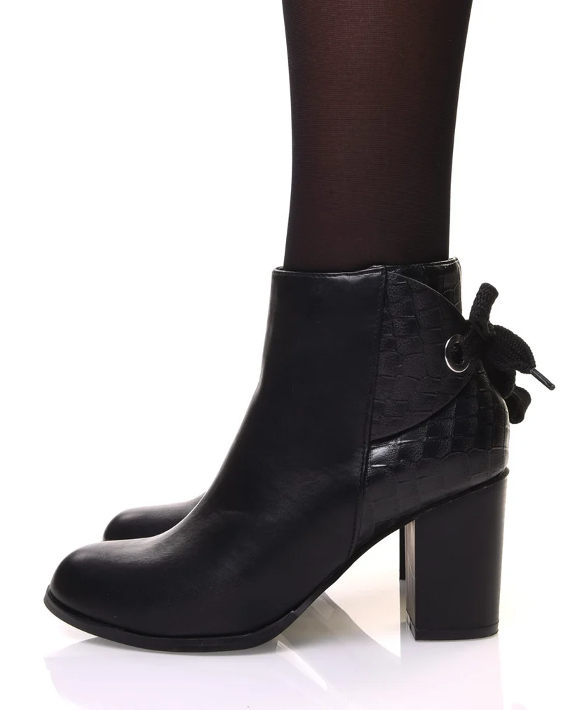 Bottines croco noir à talon et détails noeud
