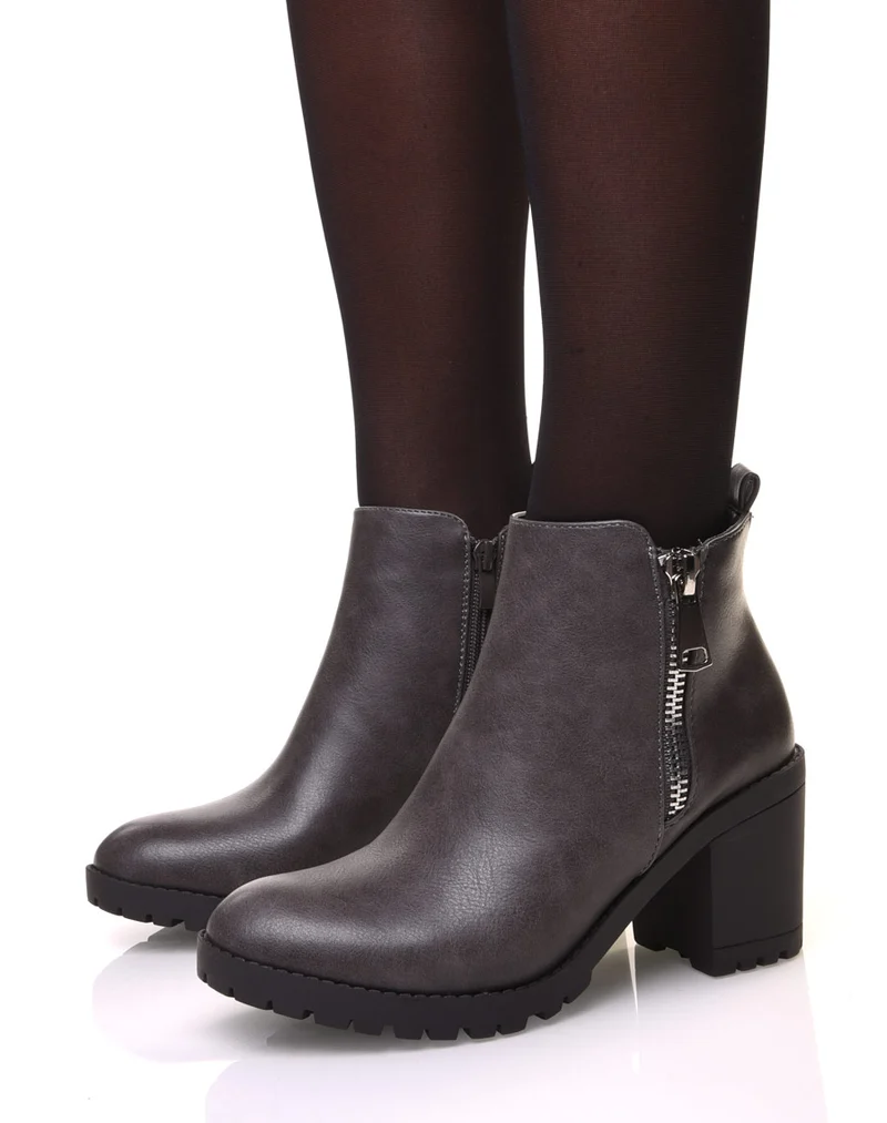Bottines grises à talons et semelle crantée