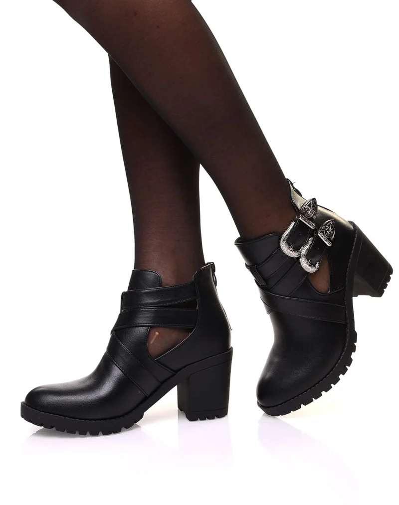 Bottines noires ajourées à talons avec lanières entrelacées