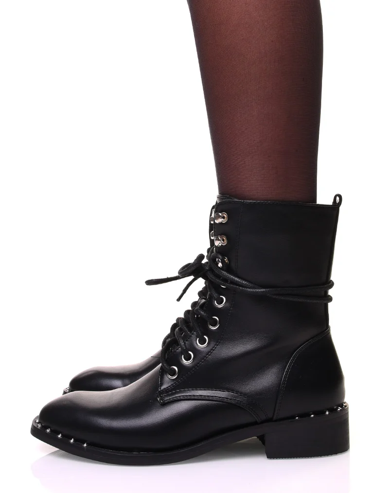Bottines noires à lacets et clous