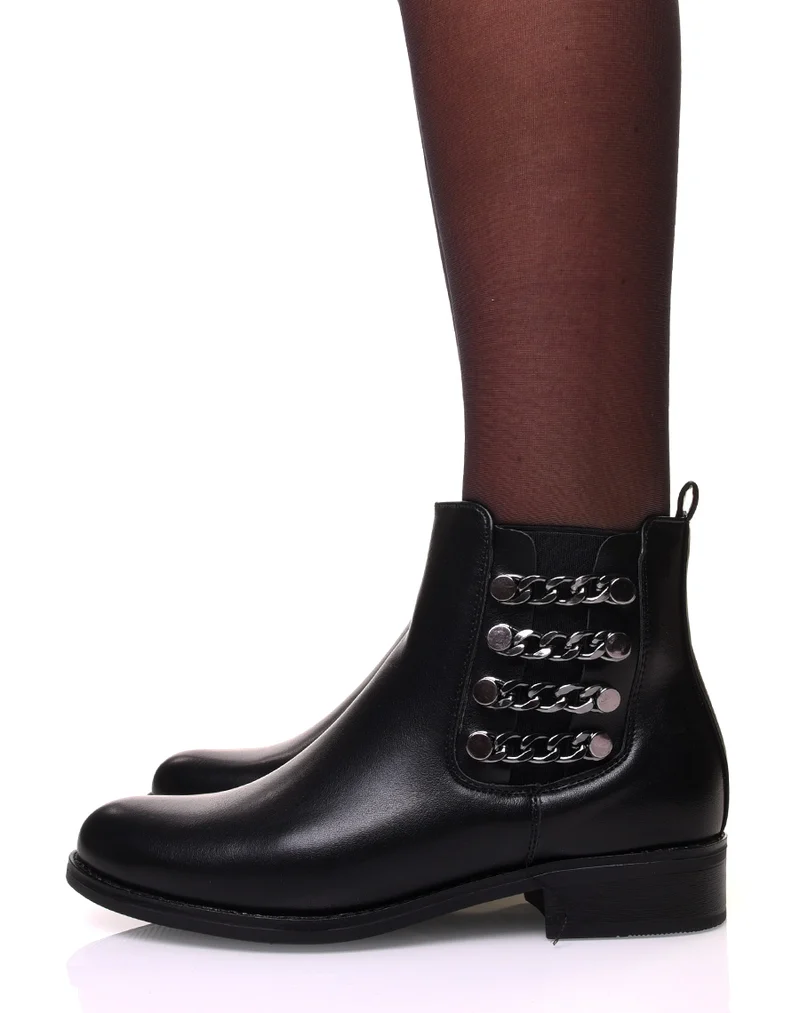 Bottines plates à chaînes métallisées sur le côté