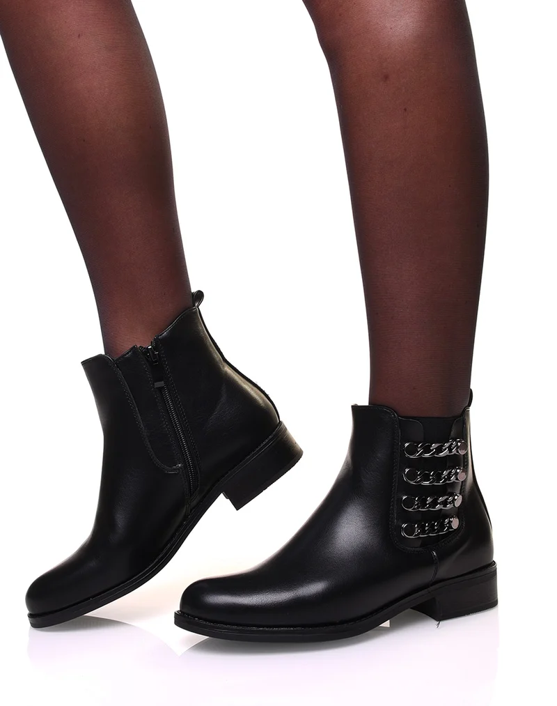 Bottines plates à chaînes métallisées sur le côté