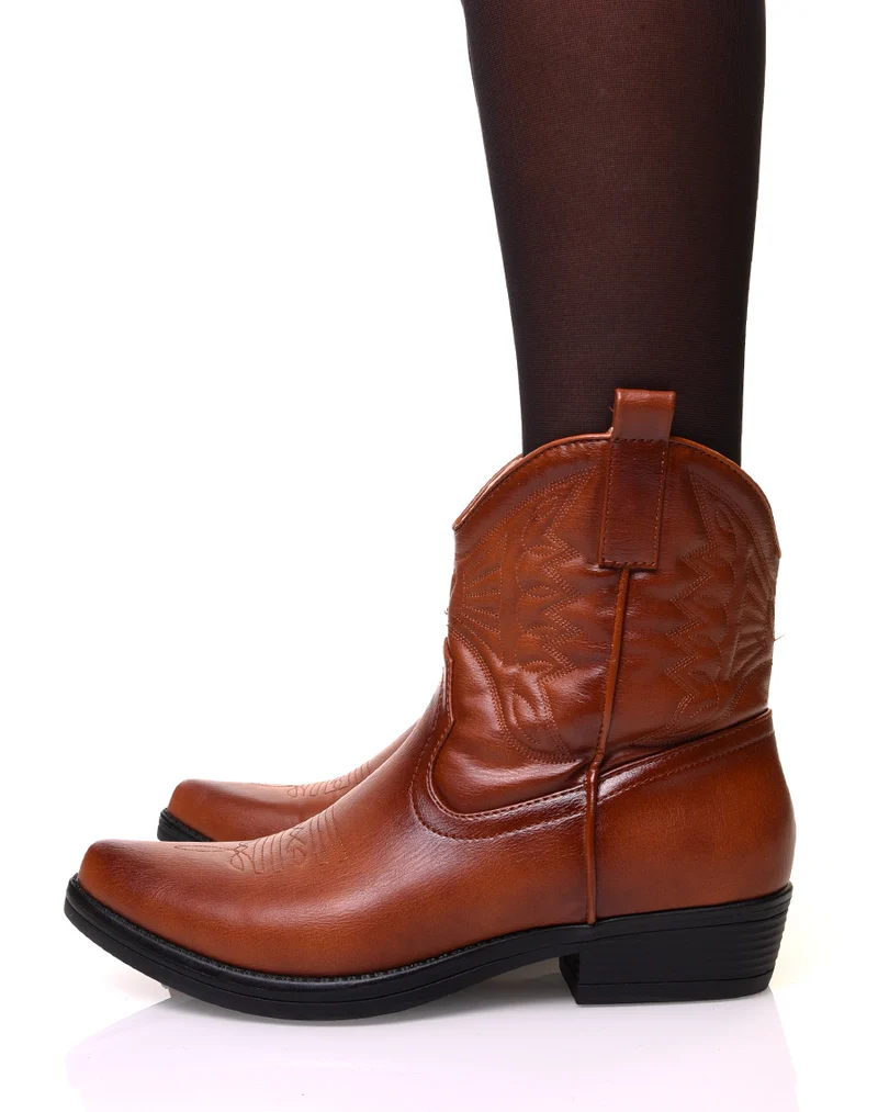 Bottines camelles à bout pointu et détails brodés