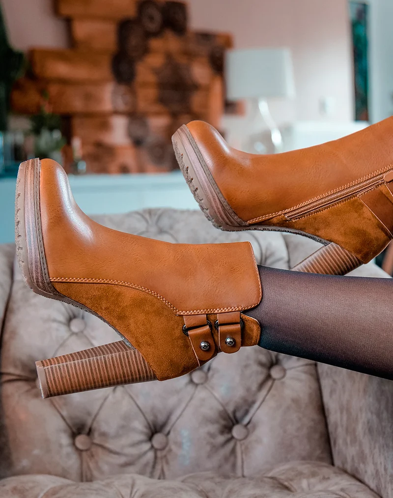 Bottines camelles à talons haut bi-matière