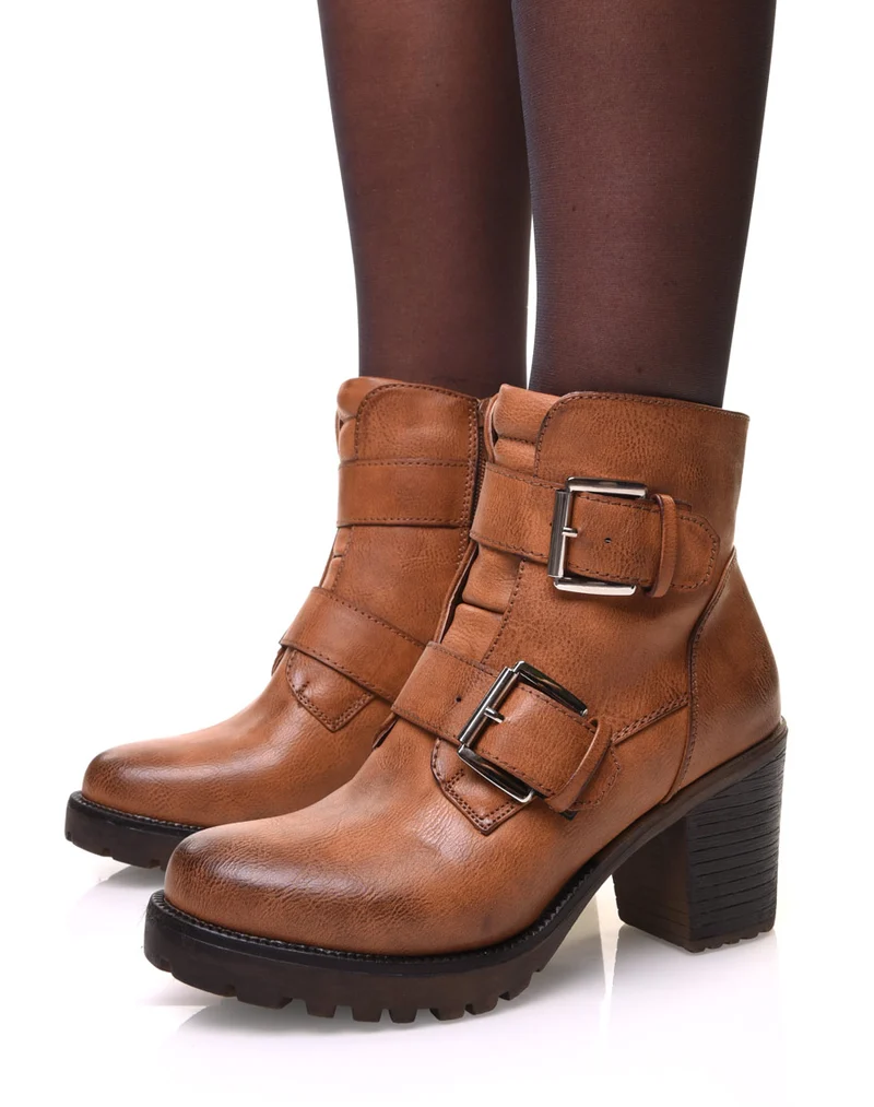 Bottines camelles à talons et sangles