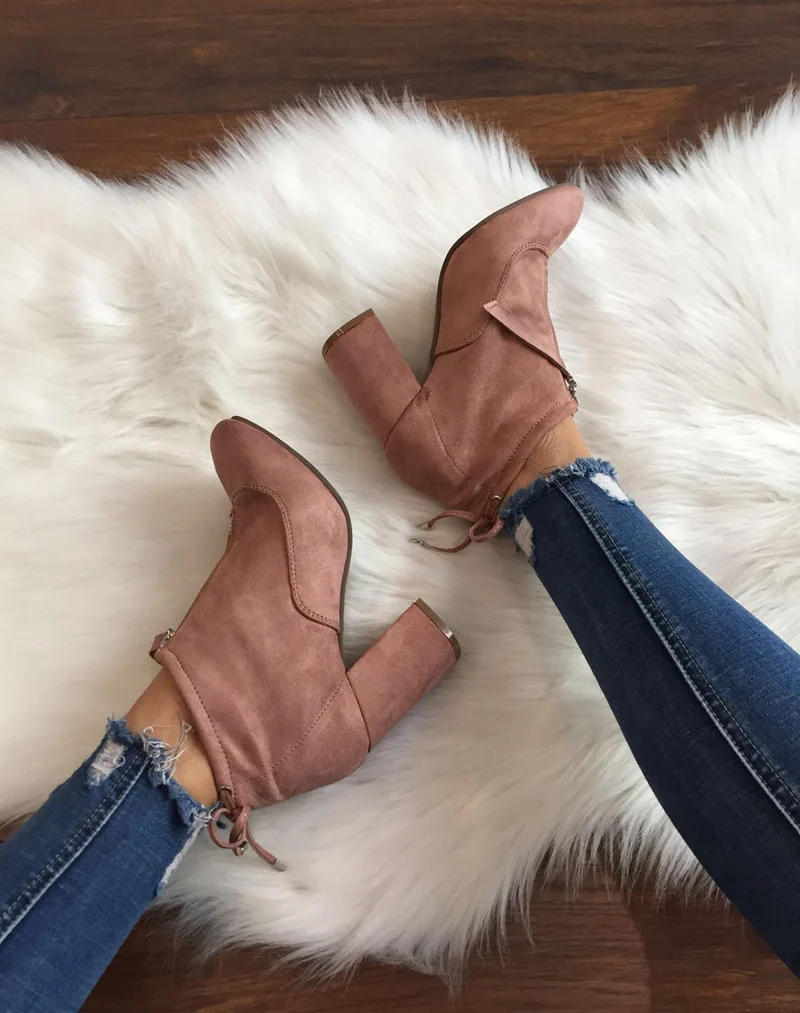 Bottines souples en suédine roses à talons hauts