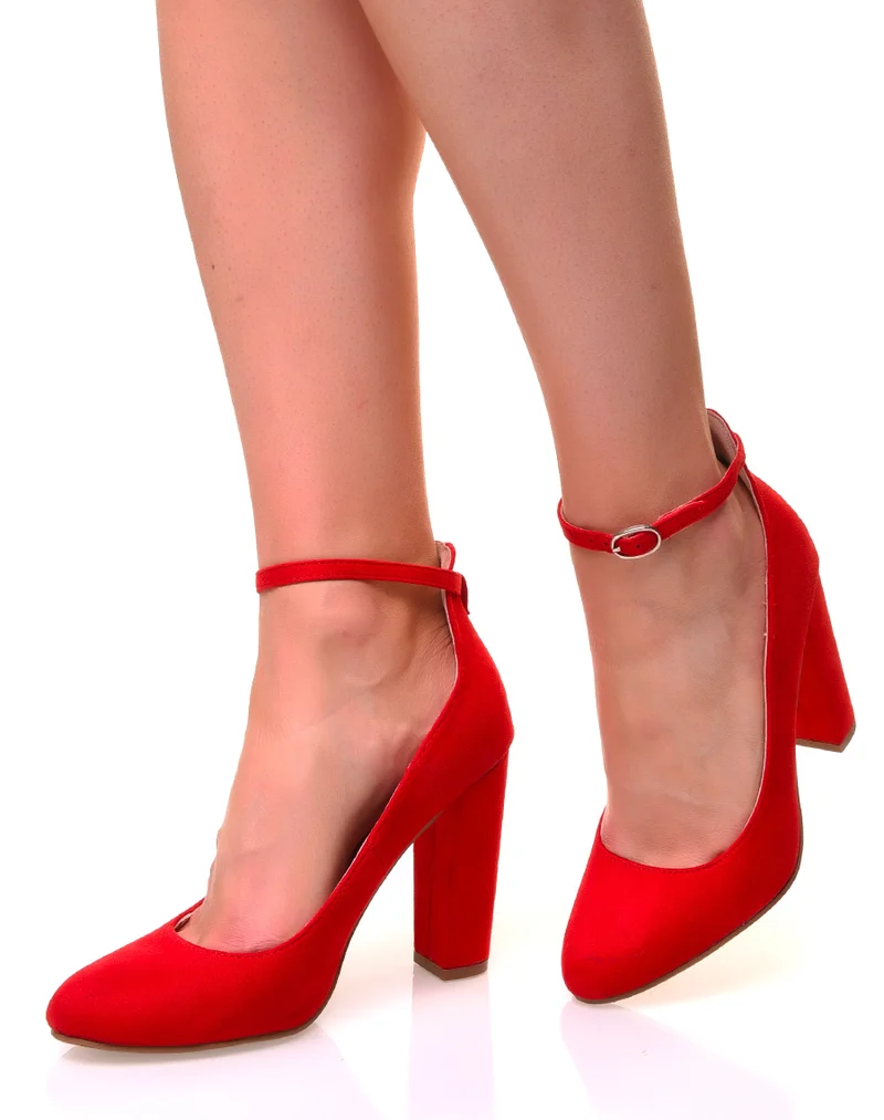 Escarpins en suédine rouges à talons hauts carrés
