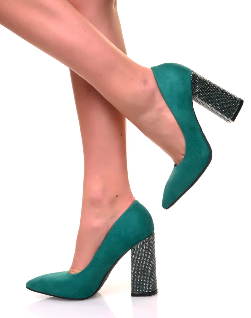 Escarpins en suédine verts à talons à strass carrés