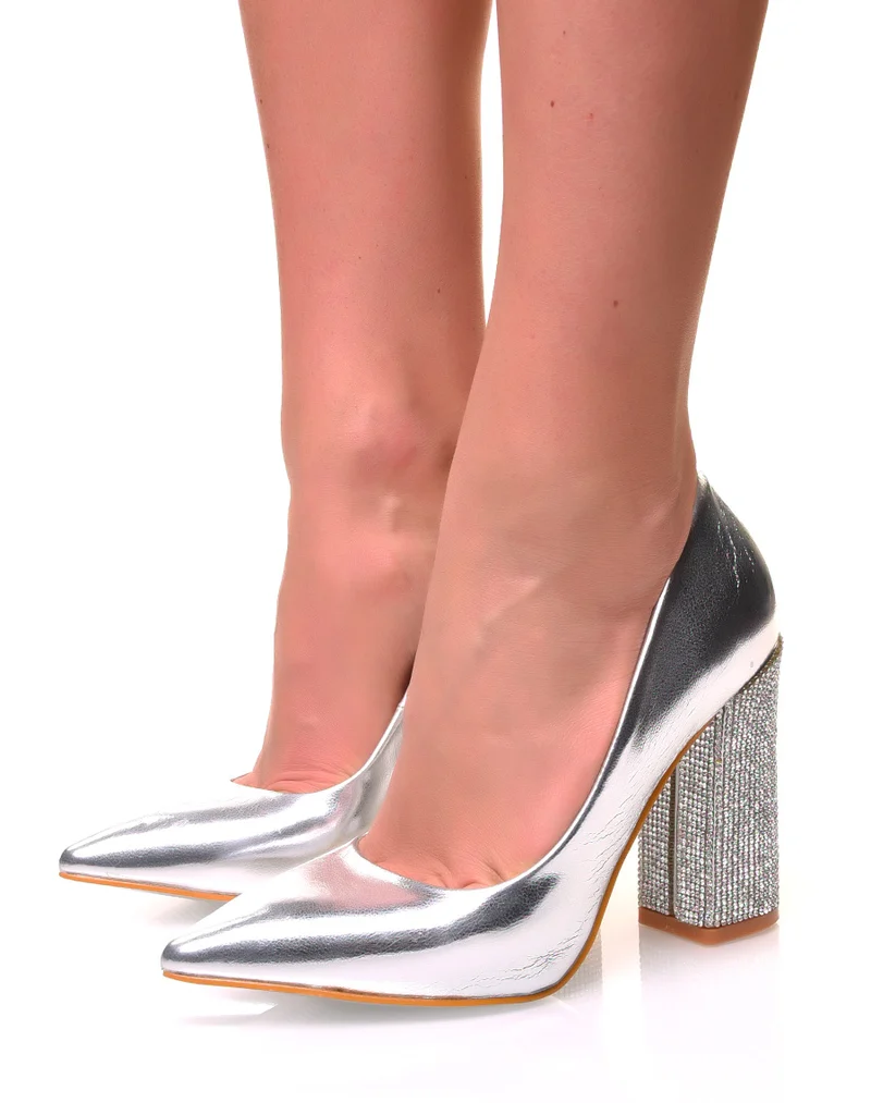 Escarpins argentés à talons carrés à strass