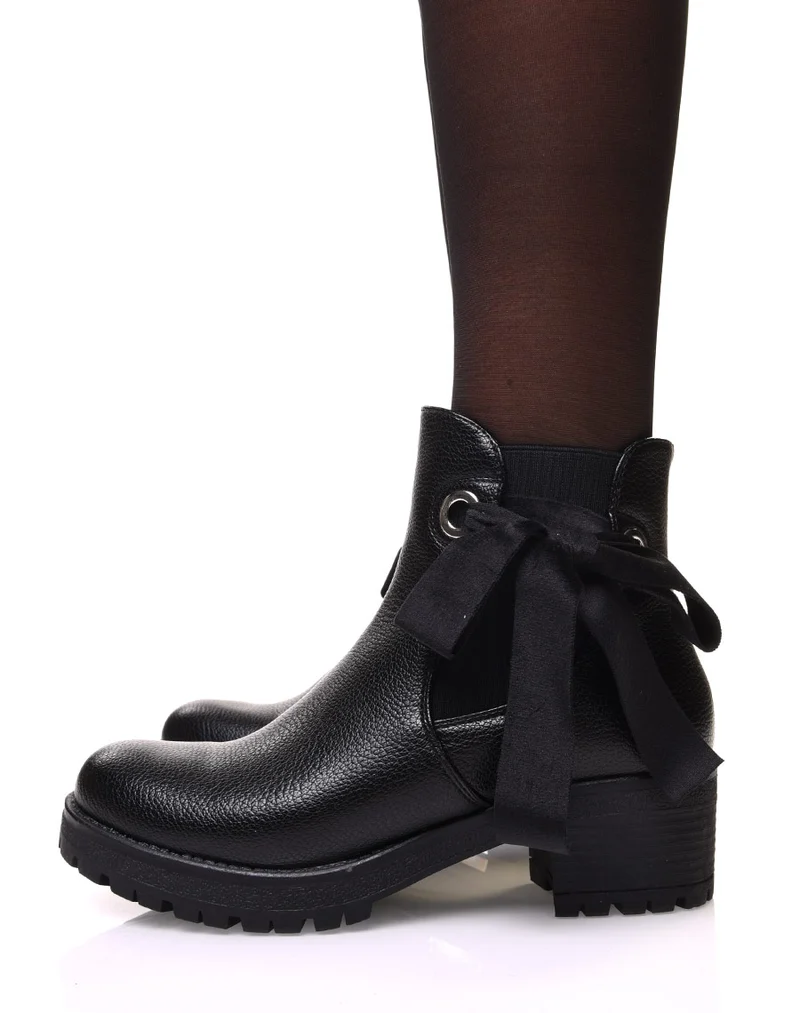 Bottines noires crantées à nœud et œillet