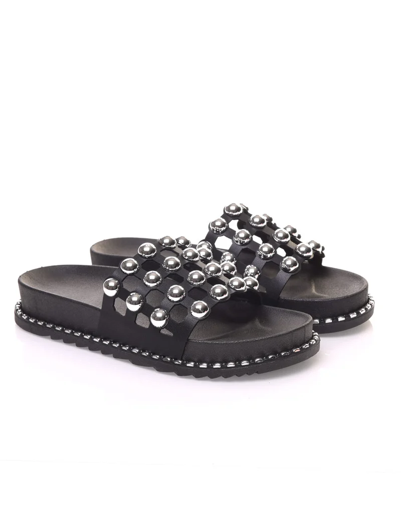 Mules noires à gros clous argentés