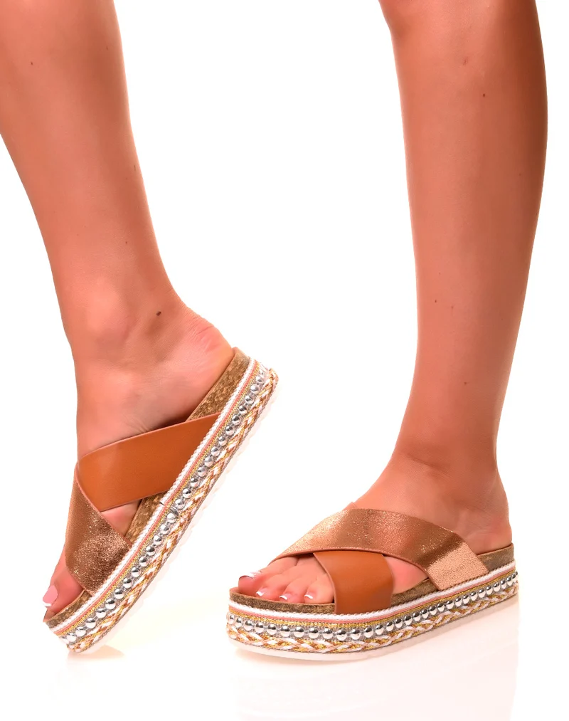 Nu-pieds camel à semelles compensées à détails