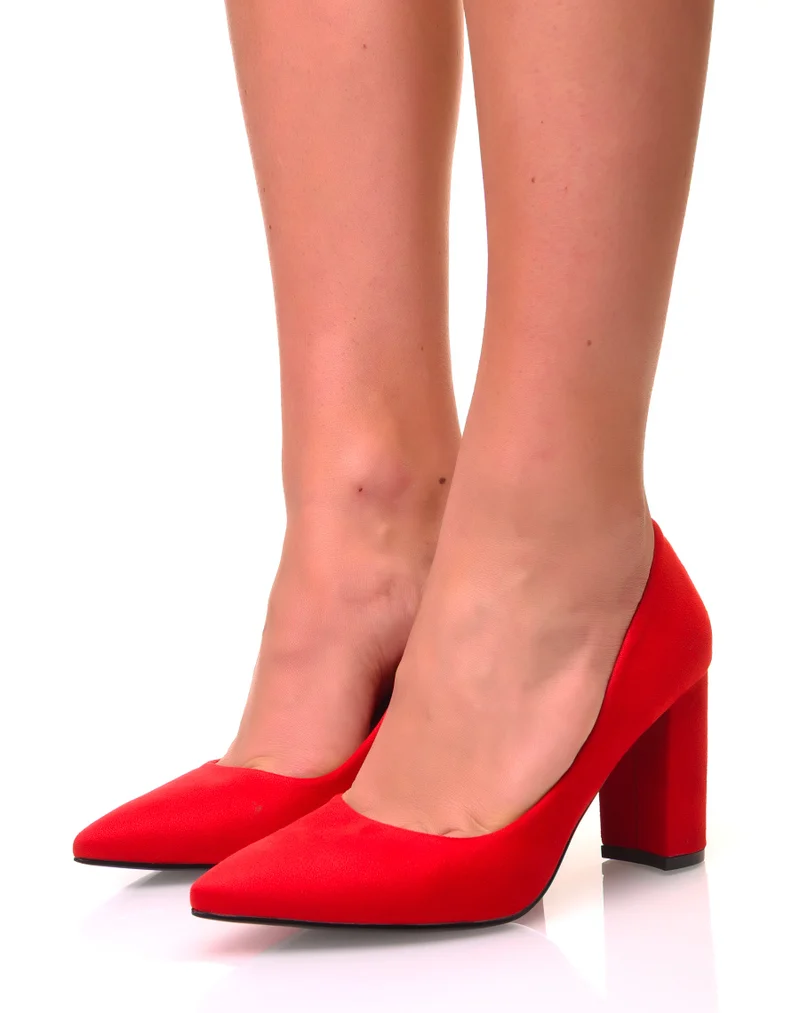 Escarpins en suédine rouges à bouts pointus et talons larges