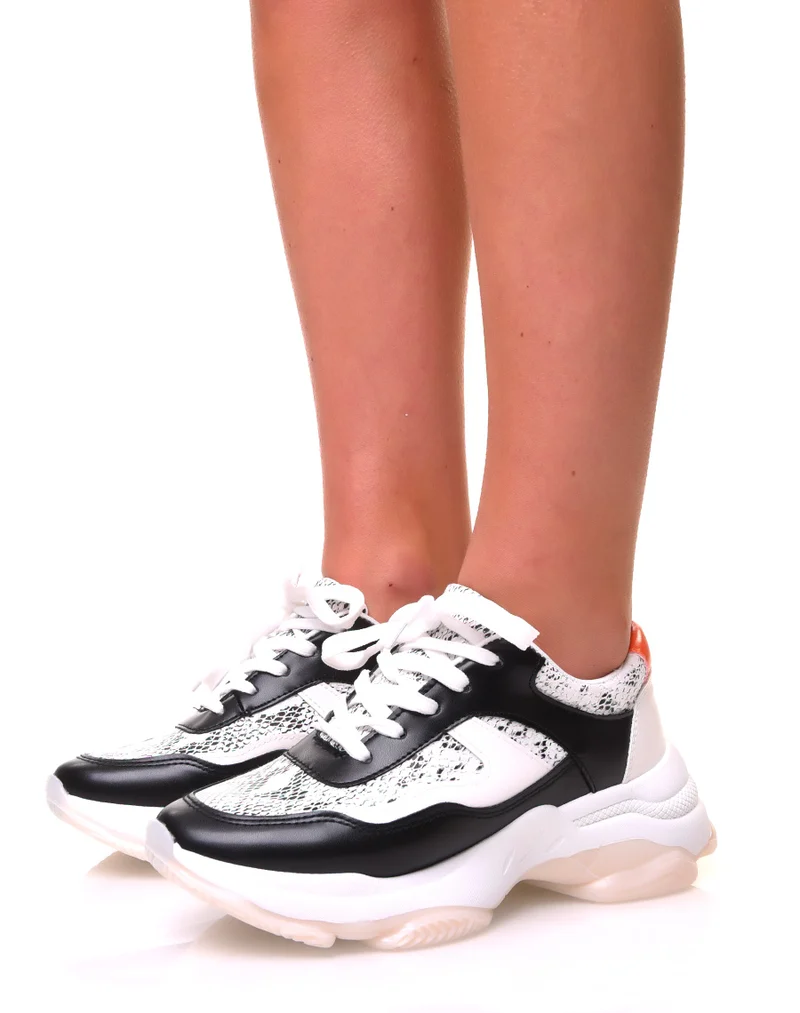 Baskets noires et blanches effet python et talon orange