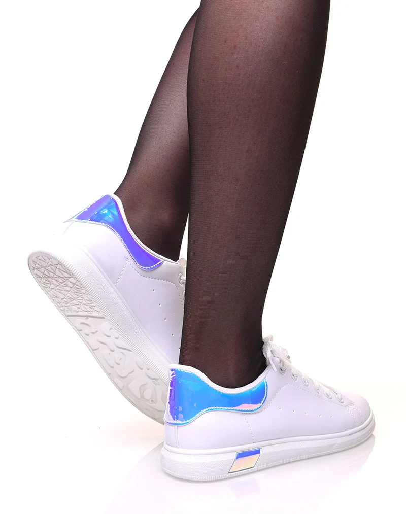 Baskets blanches à lacets avec détails holographiques
