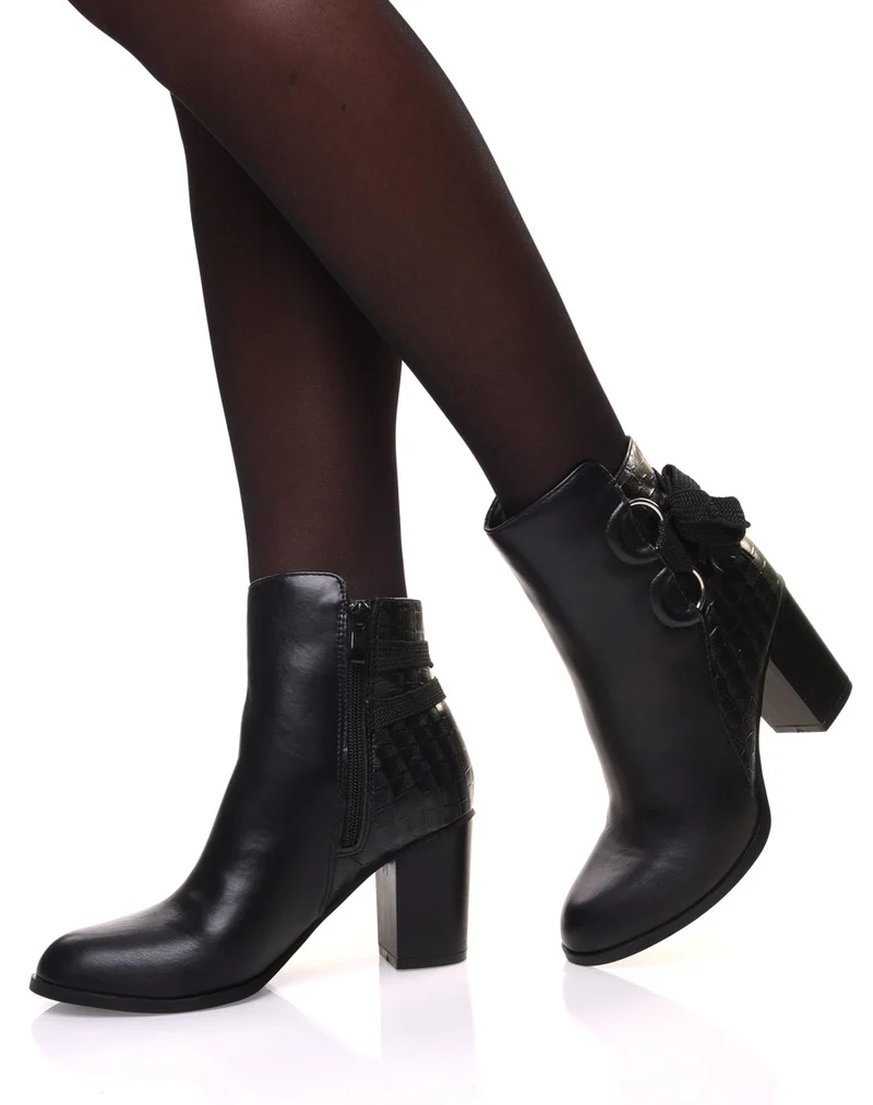 Bottines croco noir à talon haut et détails noeud