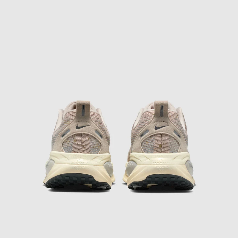 Nike Womens Vomero 18 SE