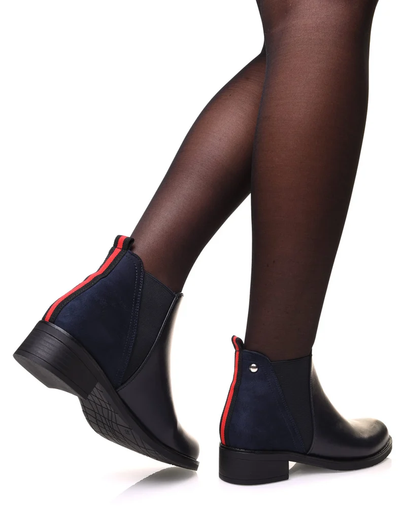Bottines bleues avec élastique bicolore à l’arrière