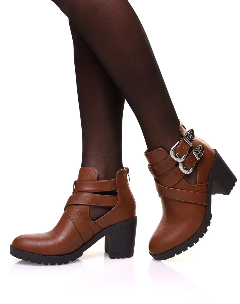 Bottines camelles ajourées à talons avec lanières entrelacées