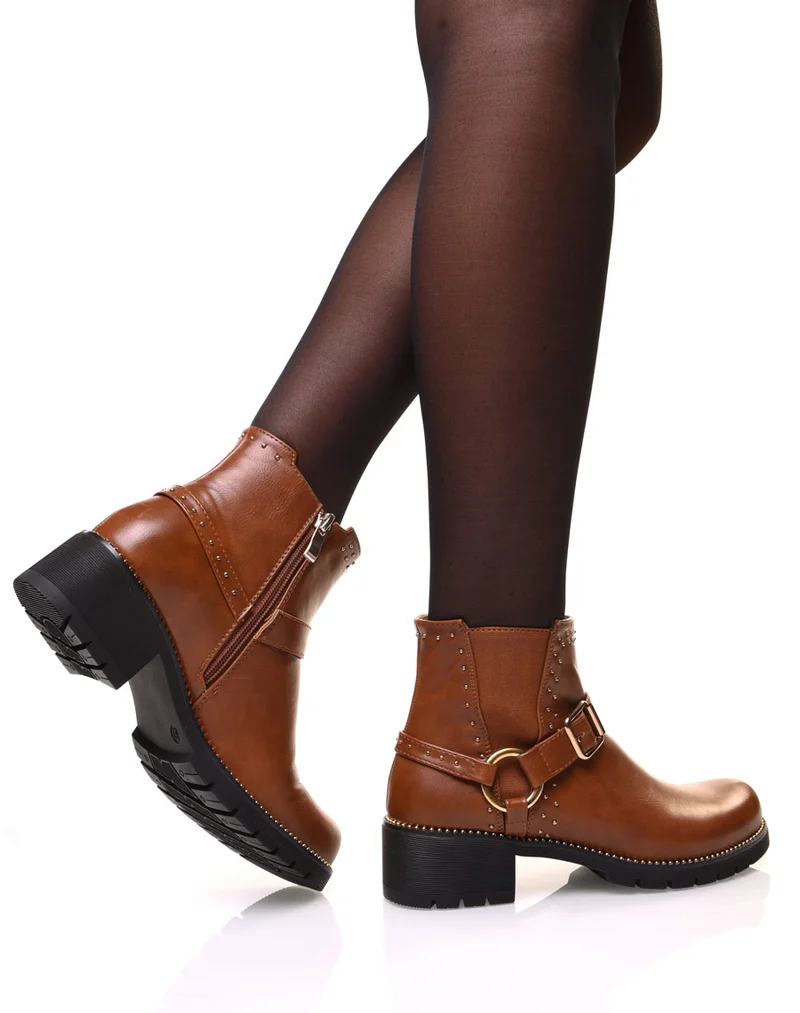 Bottines camelles à sangle décorative avec anneau
