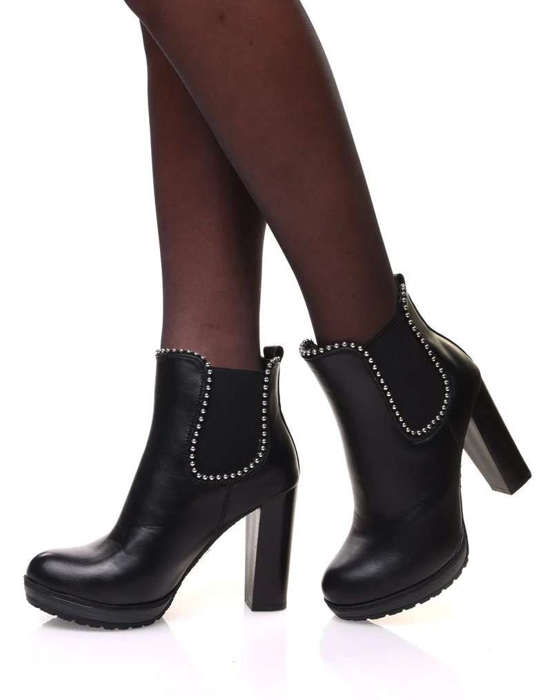 Chelsea boots noires à talons et détails perles
