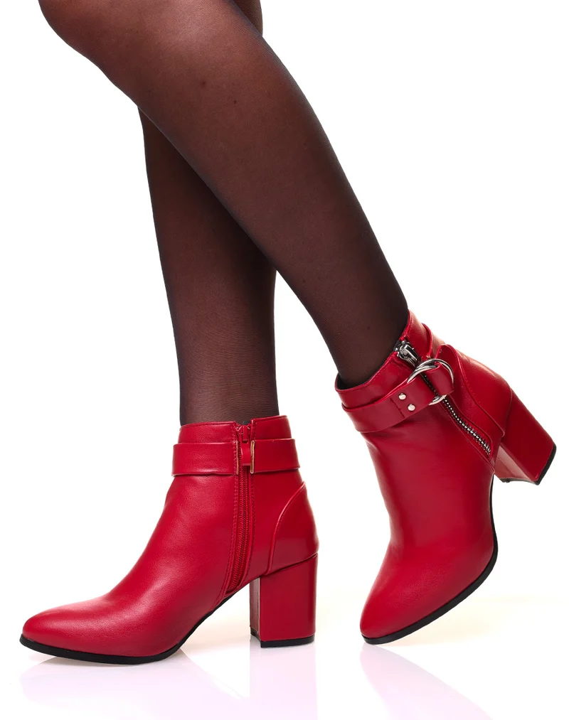 Bottines rouges à effet cuir à sangle