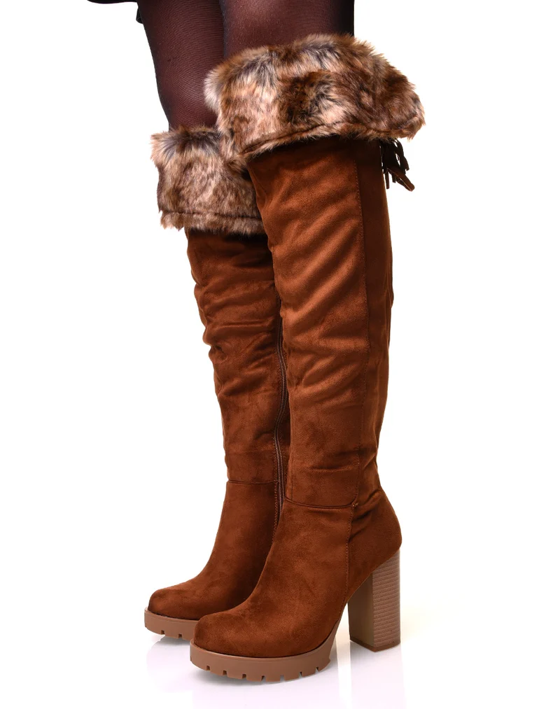 Bottes à talon camelles en suédine et fourrure