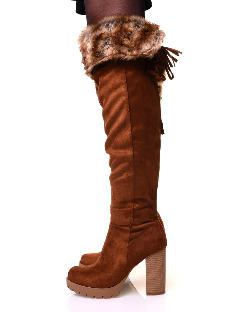 Bottes à talon camelles en suédine et fourrure