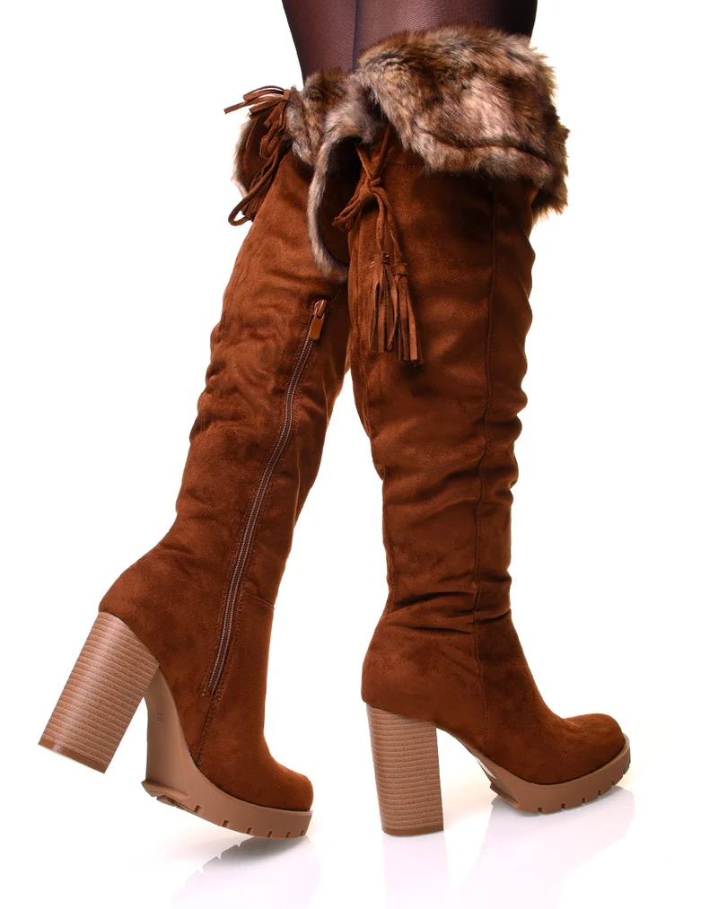 Bottes à talon camelles en suédine et fourrure