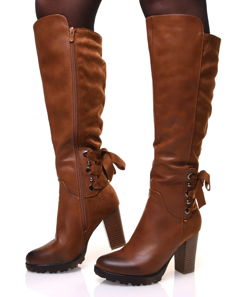 Bottes camelles bi-matière à talons et lacets en suédine