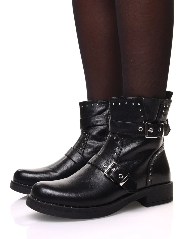 Bottines noires à sangles et ornées de petits clous rond