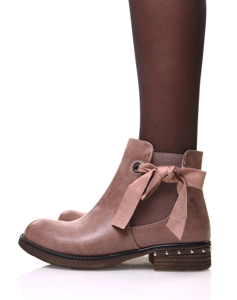 Bottines roses à nœud et œillets